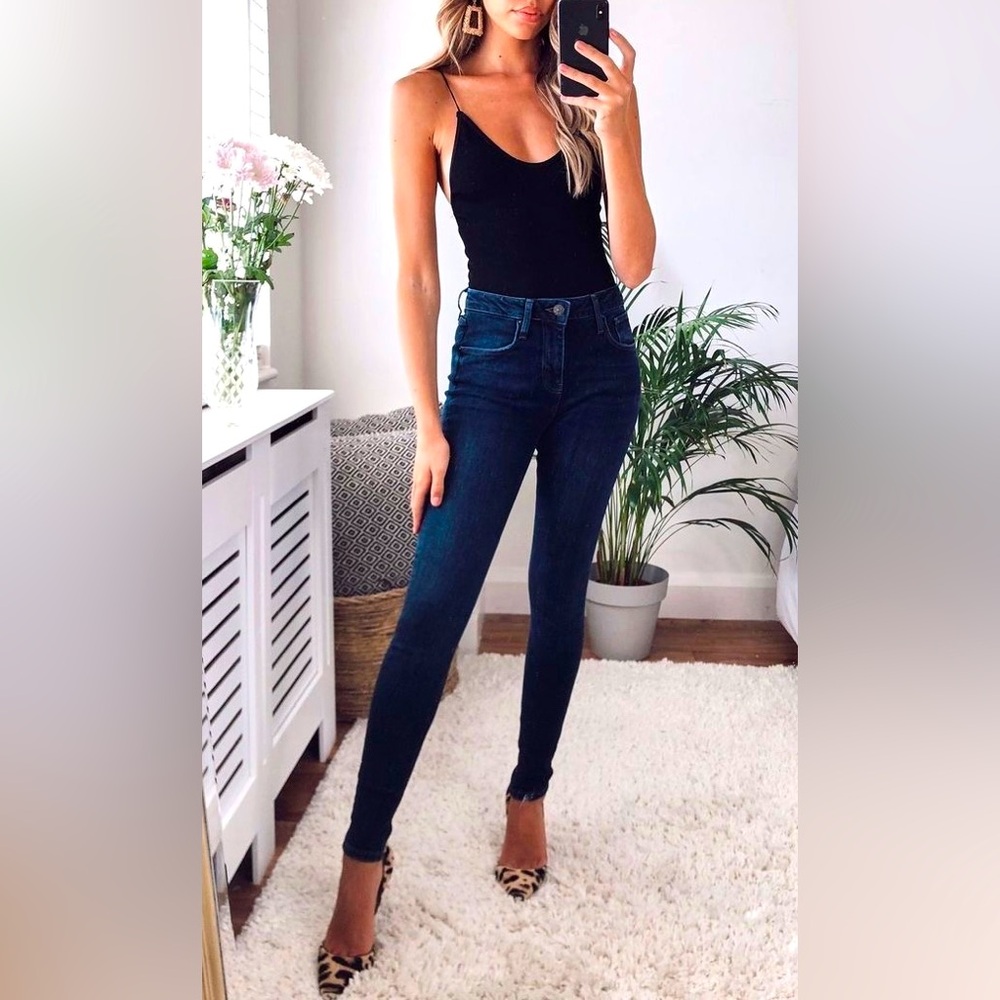 Zara Dark Wash Skinny Leg Jeans - Size 6